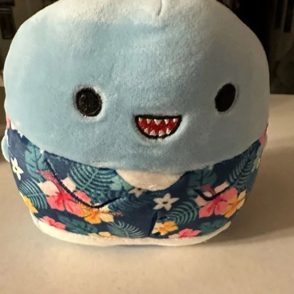 Squishmallow Rey the Shark in Hawaiian Shirt 5 inch - NWT